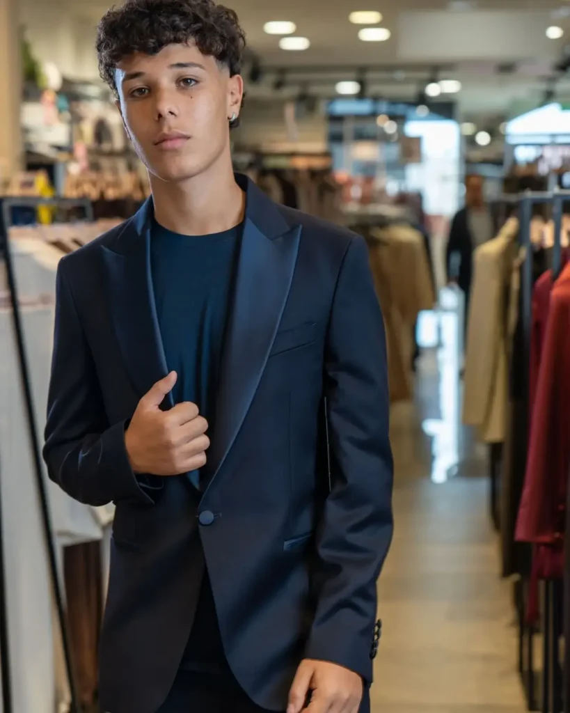 Giacca uomo blu con revers in raso
